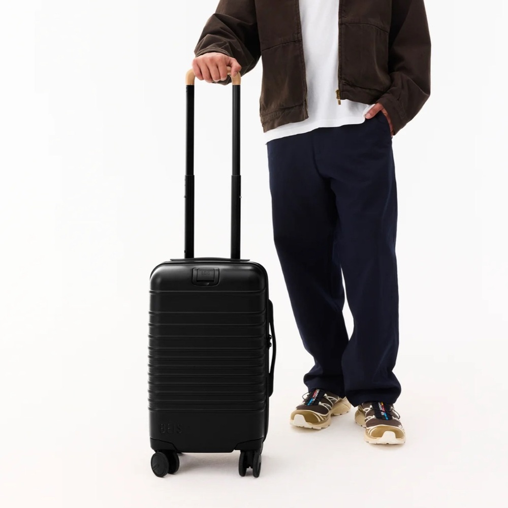 BÉIS | Matte Black | Small Carry-On Roller Luggage